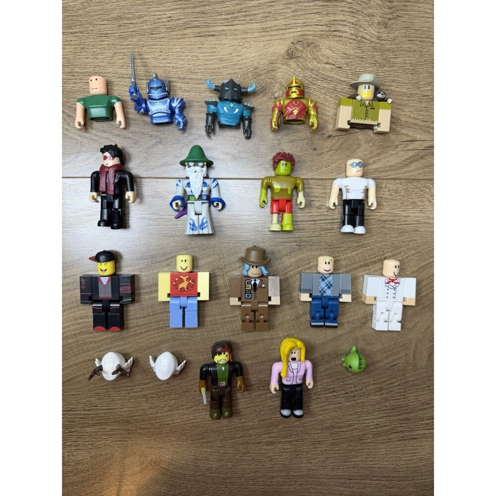 Roblox‎ Mixed Figures Accessories Lot Jazwares 3” Toys Plastic 17 Piece Lot